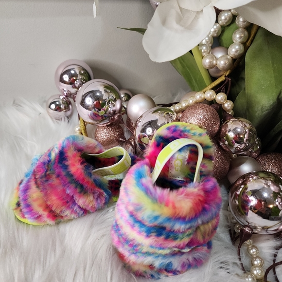 UGG FLUFF YEAH SLIDE Toddler Brand new - Picture 3 of 6